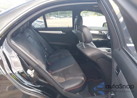 2013 Mercedes-Benz C 300 Luxury 4Matic/Sport 4Matic z USA, uszkodzony, nr VIN WDDGF8AB3DR284534